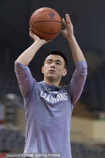 郭艾伦贺天举搞笑视频,篮球场上的欢乐时光